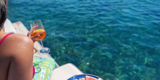 Livraison de boissons à domicile à Saint-Tropez : un monde de saveurs et de rafraichissement chez vous !